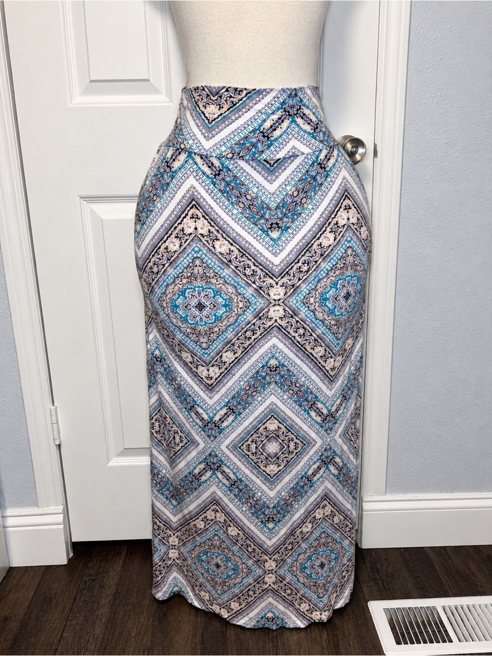 Charlotte Russe Blue and Cream Geometric Maxi Skirt